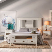 Hálószobában, ágy mellett álló modern stílusú éjjeliszekrény.