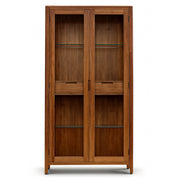 Oporto vitrines szekrény – frontális nézet, két üvegajtóval és látható üvegpolcokkal