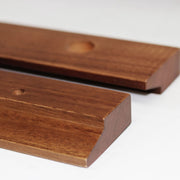 Ágyvég Oporto – rögzítőrendszer elemei, mahagóni fa alkatrészek közelről