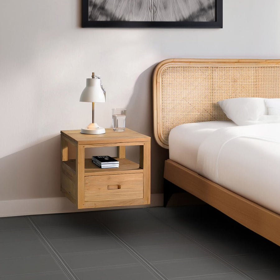 Skandináv stílusú, natúr színű teakfából készült, modern lebegő éjjeliszekrény