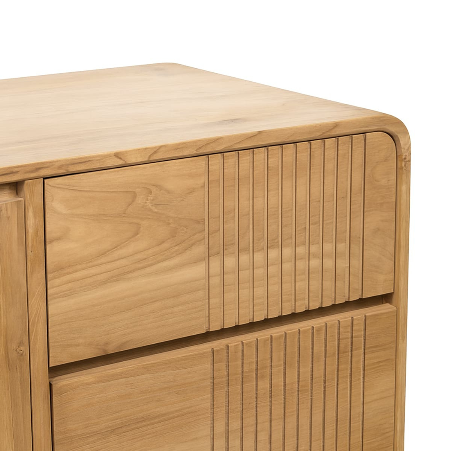 Modern, tömör teakfából készült, háromajtós és háromfiókos komódszekrény