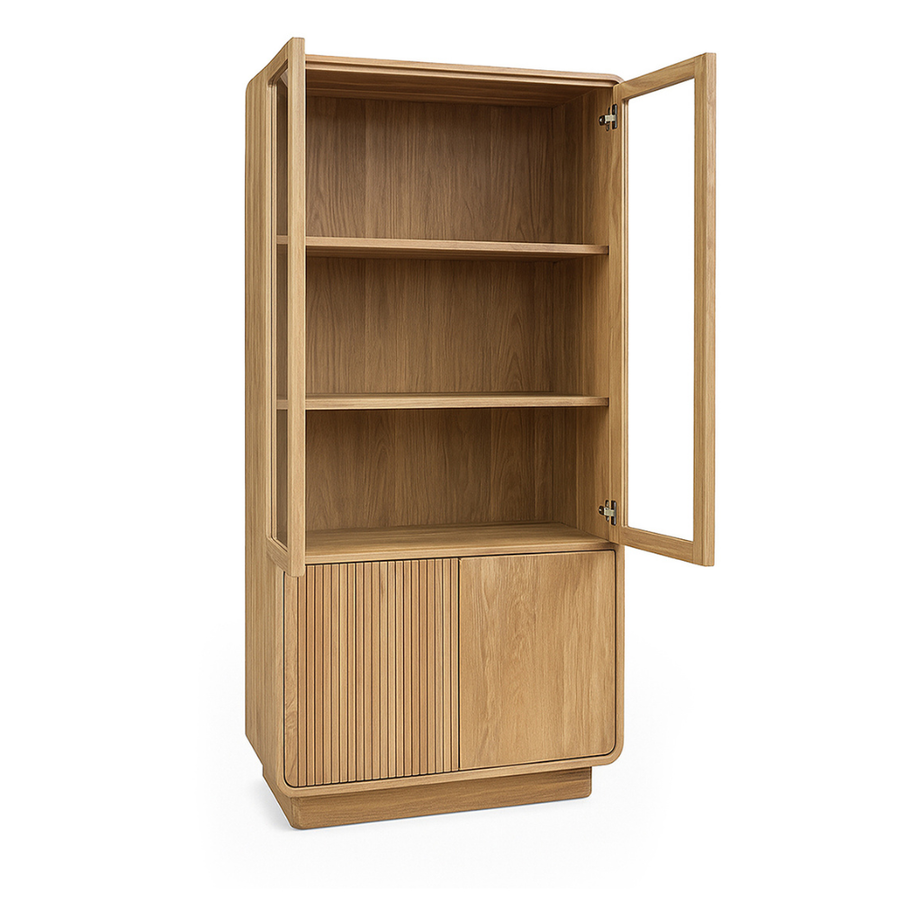 natúr színű, tömör teakfából készült, kétszárnyú üveges vitrinszekrény