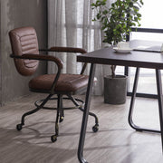 Loft stílusú, műbőr ülőkés és háttámlás irodaszék fa karfával.