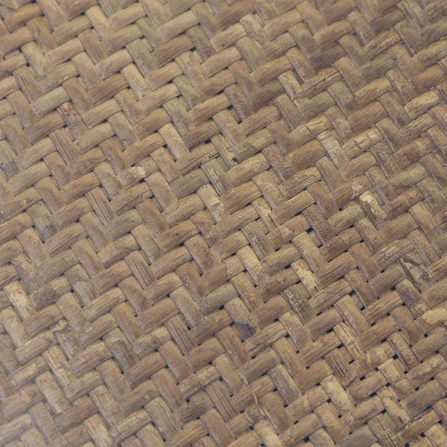 Koloniál stílusú, tölgyfából készült, kör formájú étkezőasztal rattan- és üvegbetéttel.