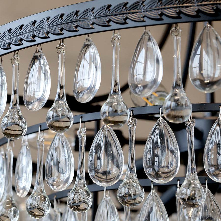 Kristály cseppek részletfotója a Versailles üvegcsillárról