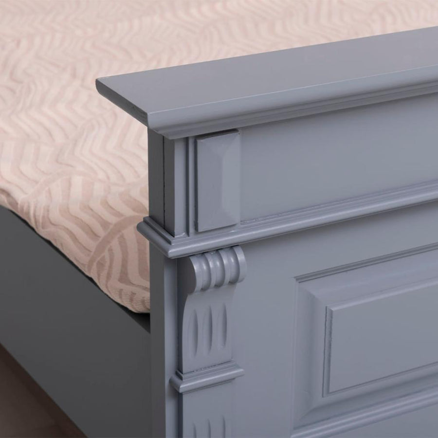 Fenyőfa ágykeret 140x200 cm-es méretben, fix fejtámlával és lábvéggel