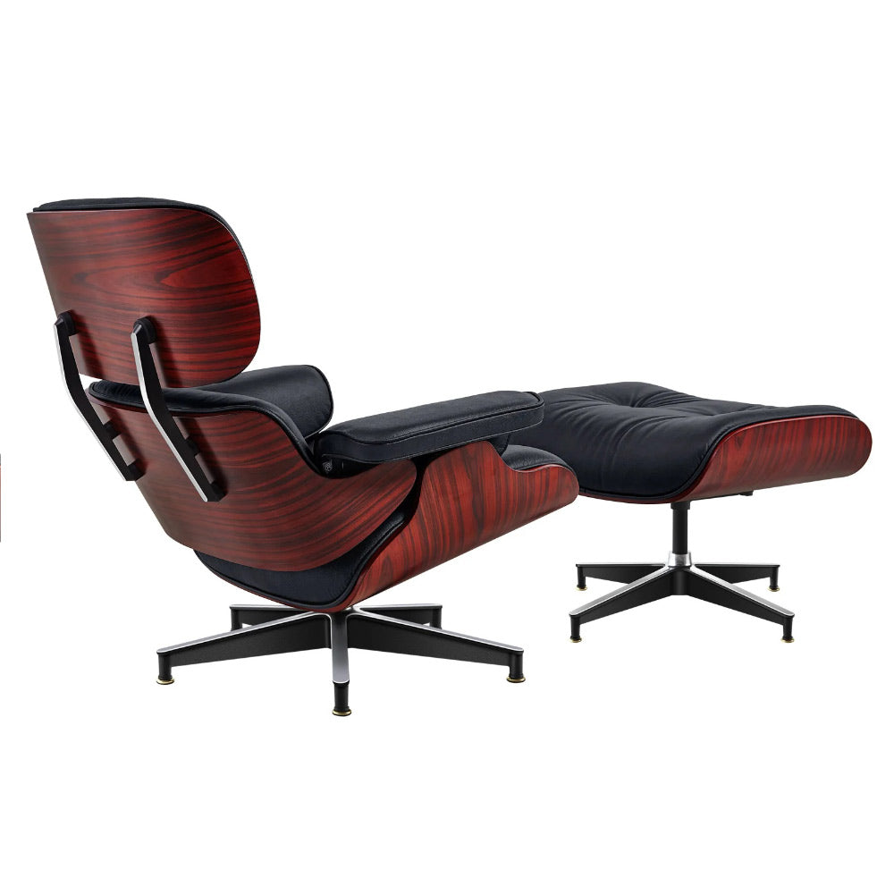 Eames Lounge Chair pihenő fotel ottománnal, sötét rózsafa furnér fafelülettel, fekete bőr kárpitozással.