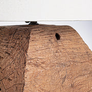 Kortárs, natúr színű, teakfából készült, asztali lámpa fehér lámpaernyővel