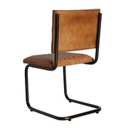 Loft stílusú, hajlított fémcső szerkezetű, barna színű bőrrel kárpitozott szék.