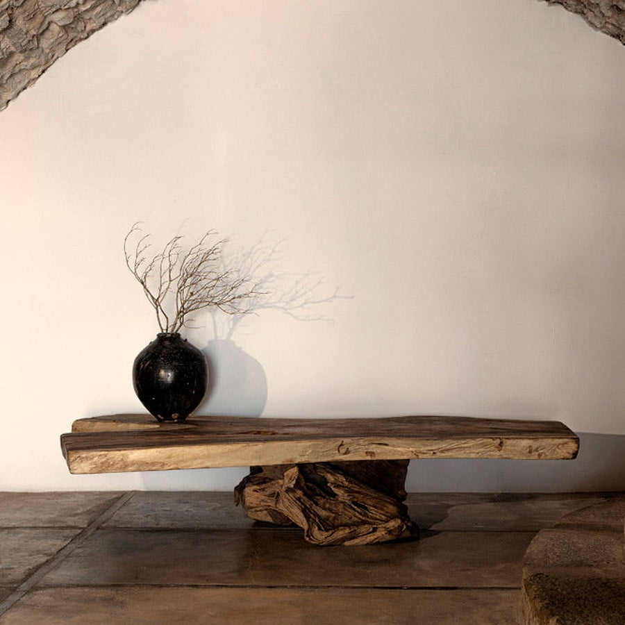 suarfa törzséből készült törzsi stílusú, nagy méretű organikus dohányzóasztal