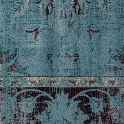 Virágmintás türkiz szőnyeg részlet – textúra és színátmenetek közelről