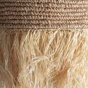 Törzsi ihletésű, kortárs stílusú, natúr színű, raffiából szőtt függeszték lámpa