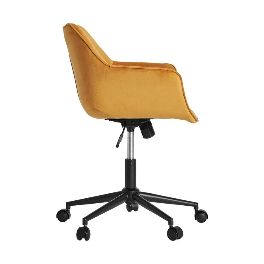Kortárs stílusú, mustársárga bársonnyal kárpitozott kerekes irodai forgószék.
