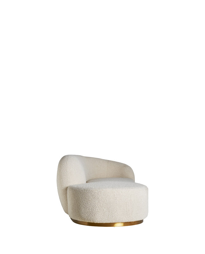 Modern art deco stílusú, törtfehér színű pamuttextillel kárpitozott kanapé.