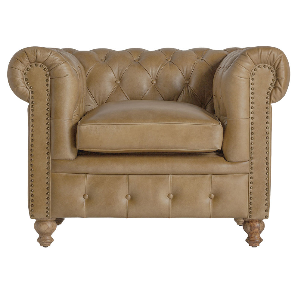 Vintage stílusú, akácfából faragott, barna színű bőrrel kárpitozott Chesterfield fotel.