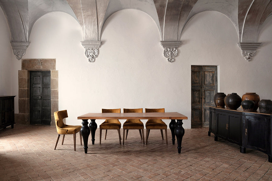 Koloniál stílusú, mangófából készült, fekete színű tálalókomód.