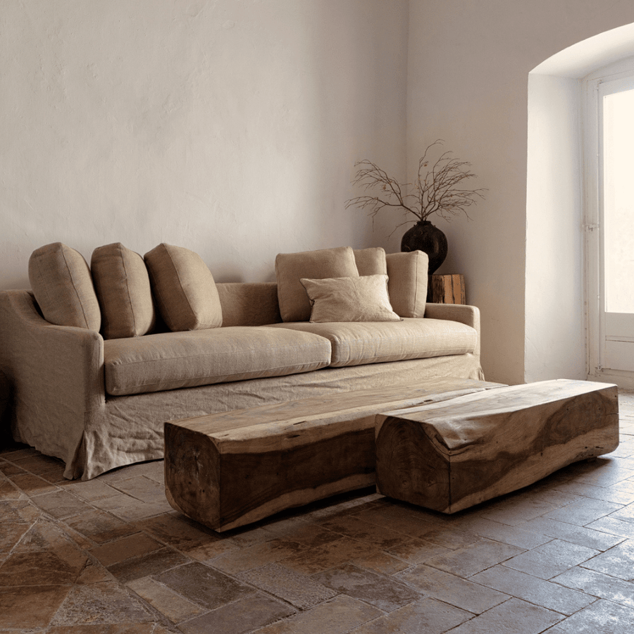 Törzsi stílusú, rusztikus megjelenésű, tömör suarfatörzsből készült dohányzóasztal