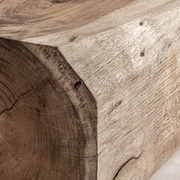 Törzsi stílusú, rusztikus megjelenésű, tömör suarfatörzsből készült dohányzóasztal