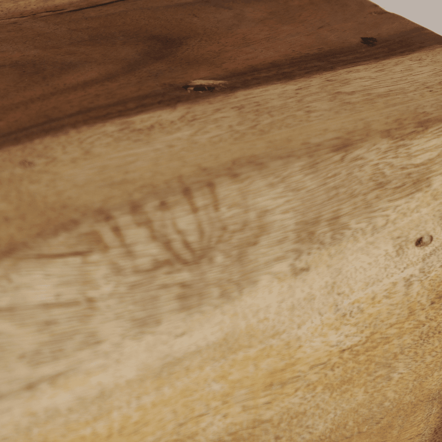 Törzsi stílusú, rusztikus megjelenésű, tömör suarfatörzsből készült dohányzóasztal