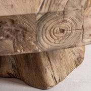 Teakfa törzsből készült lábazat – organikus forma, natúr felület
