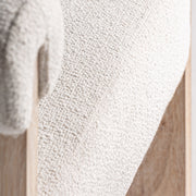 Kortárs stílusú, natúr színű, tölgyfa karosszék buklé hatású szövettel.