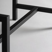 Vasból készült lábazat merevítő eleme – ipari kialakítás részlete