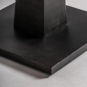 Antikolt fekete fém oszlopláb és talapzat – bisztróasztal lábszerkezetének részlete