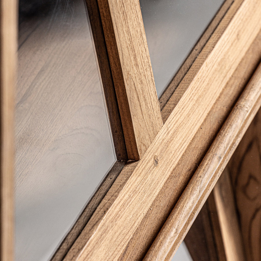 Kortárs stílusú, natúr színű, újrahasznosított fenyőfából készült, vitrines, display szekrény