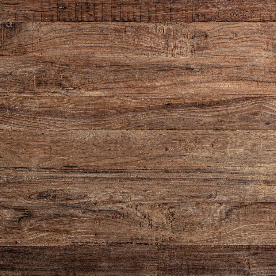 Újrahasznosított fenyőfa felület – egyedi textúra és patina közeli nézet