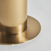 Art deco ihletésű, aranyszínű, fém bárasztal, fehér színű műmárvány fedlappal.