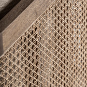 Koloniál stílusú, natúr színű, nyírfából készült fotel rattanból szőtt háttámlával