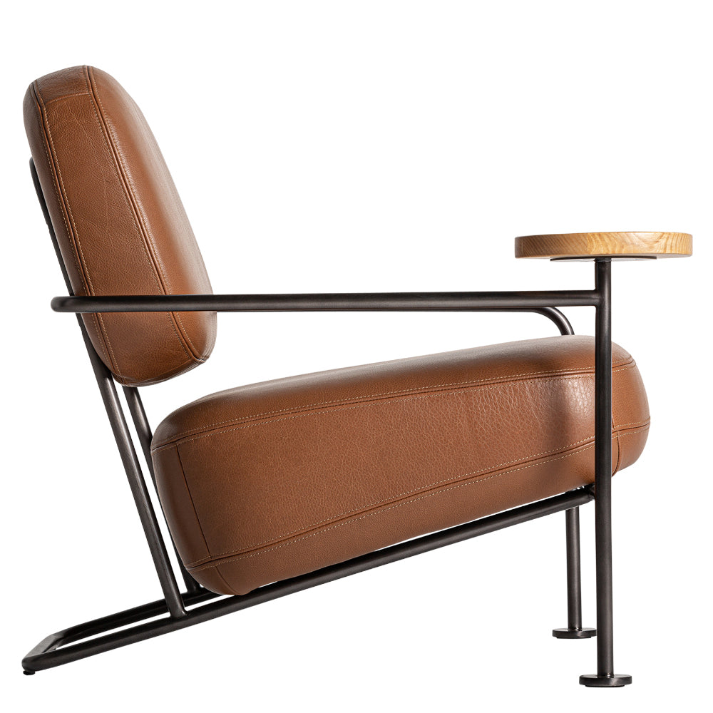 Kortárs stílusú, sötétített acélból készült, barna színű bőrrel kárpitozott fotel