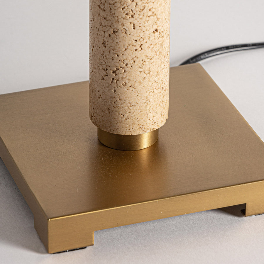 Art Deco stílusú, aranyszínű fémből és bézs márványból készült, asztali lámpa fehér lámpaernyővel