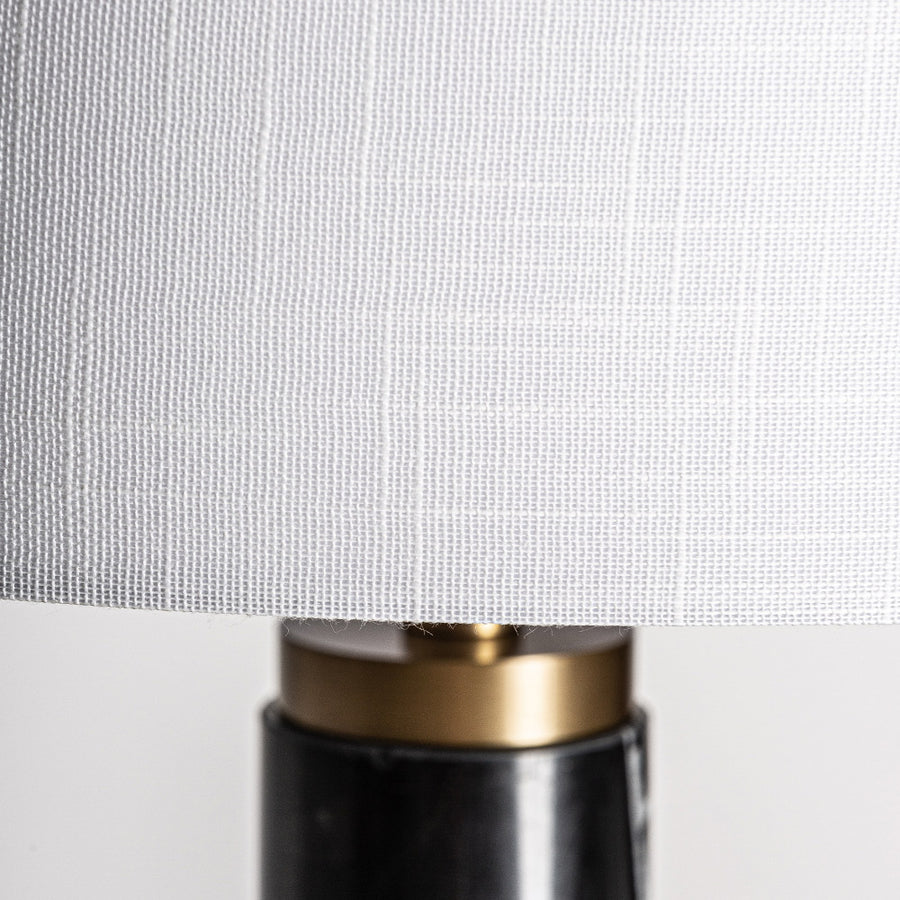 Art Deco stílusú, aranyszínű fémből és fekete színű márványból készült, állólámpa fehér színű lámpaernyővel