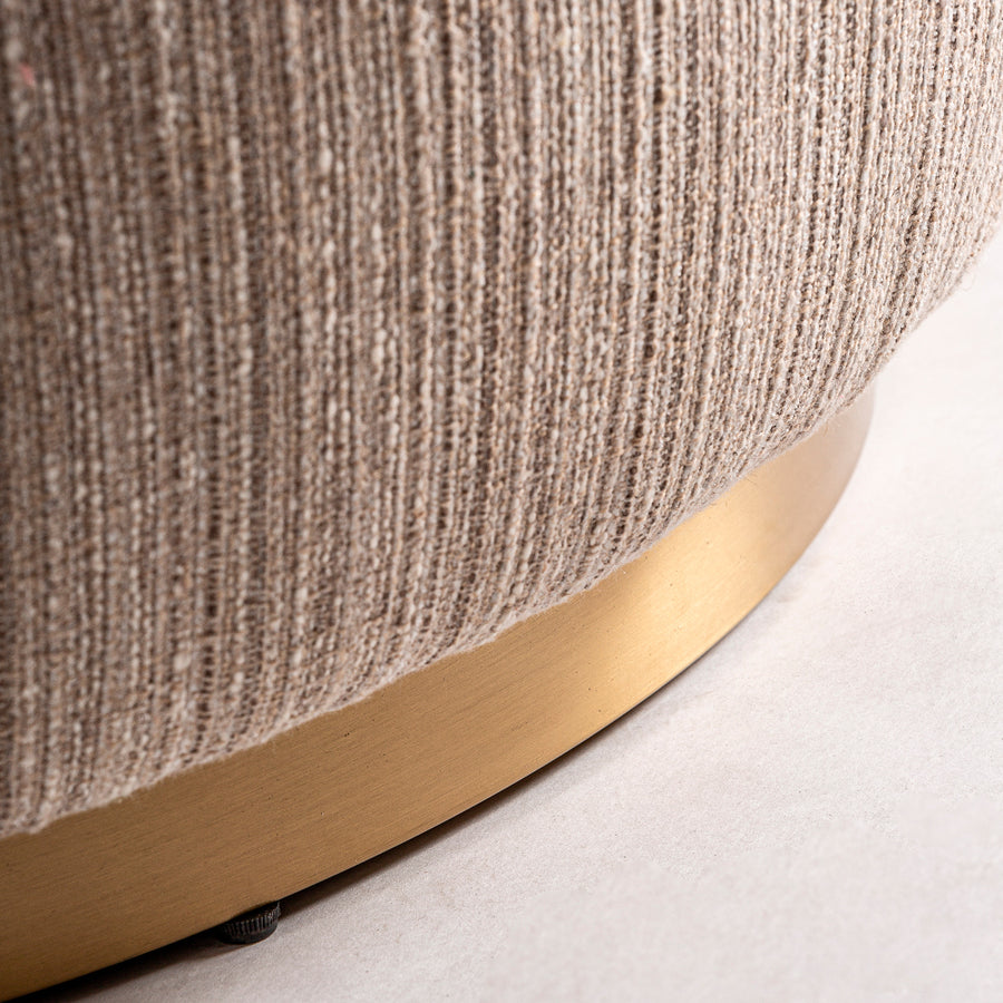 Kortárs stílusú, bézs színű, poliészter szövettel kárpitozott, dizájn fotel.