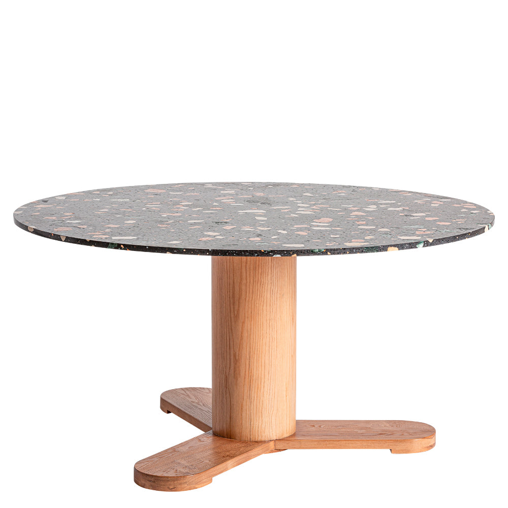 Kortárs stílusú, fenyőfából és tölgyfából készült étkezőasztal kő asztallappal.