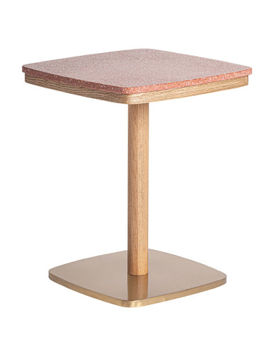 Kortárs, fenyőfából készült bárasztal, salakvörös színű, terrazzo fedlappal és aranyszínű fém talapzattal
