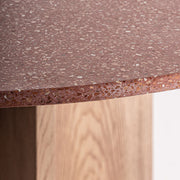 Kortárs, fenyőfa értezőasztal, salakvörös színű, terrazzo fedlappal és aranyszínű fém talapzattal