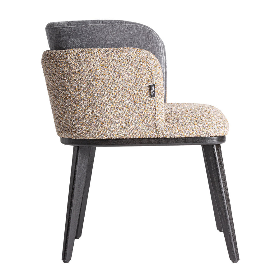 Kortárs, kaucsukfából készült étkezőszék, homokszínű kárpitozással és acélszürke színű, bársony háttámlával