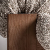 Háttámla részlet – ívelt kialakítás és puha kárpitozás