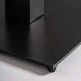 Fekete fém oszlopláb és talapzat – bisztróasztal stabil lábszerkezetének részlete