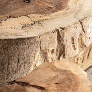 Organikus formájú suarfa asztal belső részlete – kézi megmunkálás