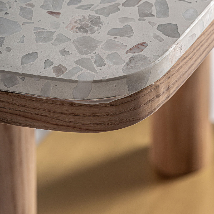 Terrazzo asztallap részlet – természetes kőszemcsék textúrája közelről