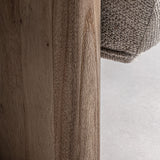 Natúr színű szilfa faerezet közelről – Jacquard kanapé lábrészlet