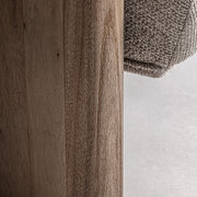 Natúr nyírfa erezete közelről – Jacquard fotel lábrészlet