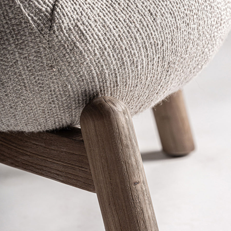 Natúr nyírfa láb közelről – Jacquard fotel faerezet és részlet