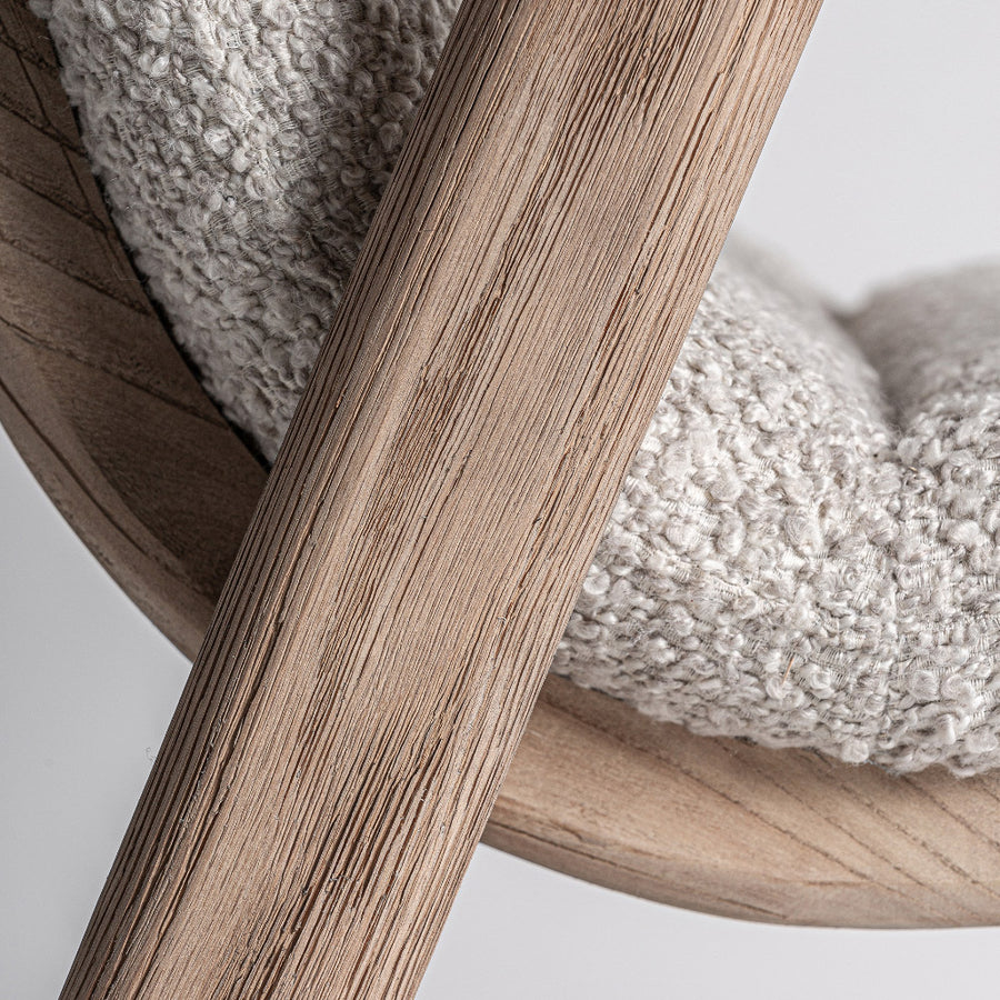 Natúr nyírfa láb és kárpit találkozása – részletfotó