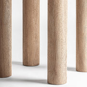 Hengeres mangófa asztallábak közelről – Jacquard étkezőasztal részletfotó