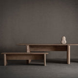 Jacquard kollekció enteriőrben – pad, étkezőasztal modern natúr térben