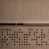 Perforált mangófa panel közelről – Jacquard dohányzóasztal